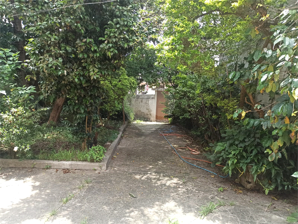 Terreno na Zona Norte, no Bairro Vila Prado, com 540m², Próximo a Avenida Deputado Emilio Carlos
