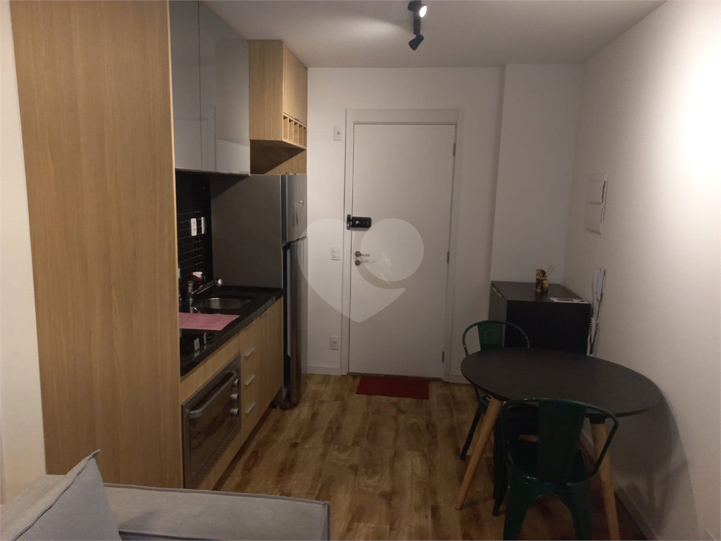 Apartamento com 26m², com 1 dormitório na Santa Cecília.