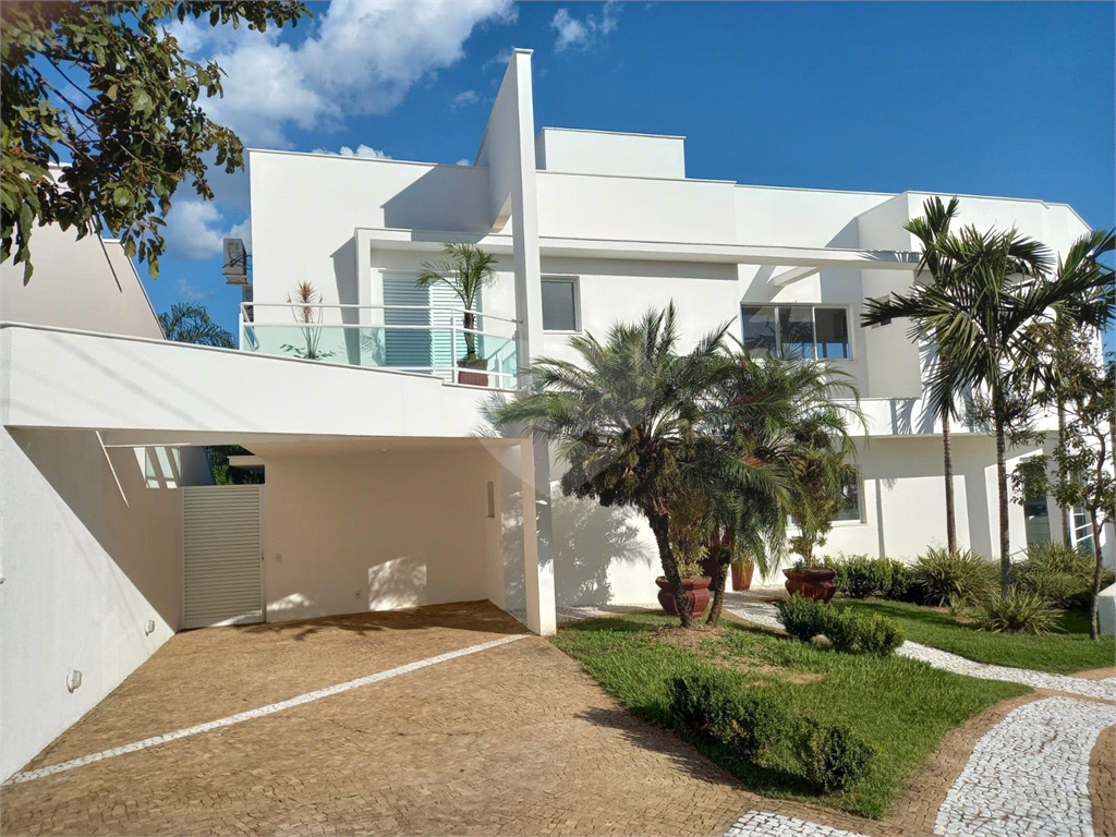 Casa de Condomínio à venda com 3 quartos, 227m² - Foto 1
