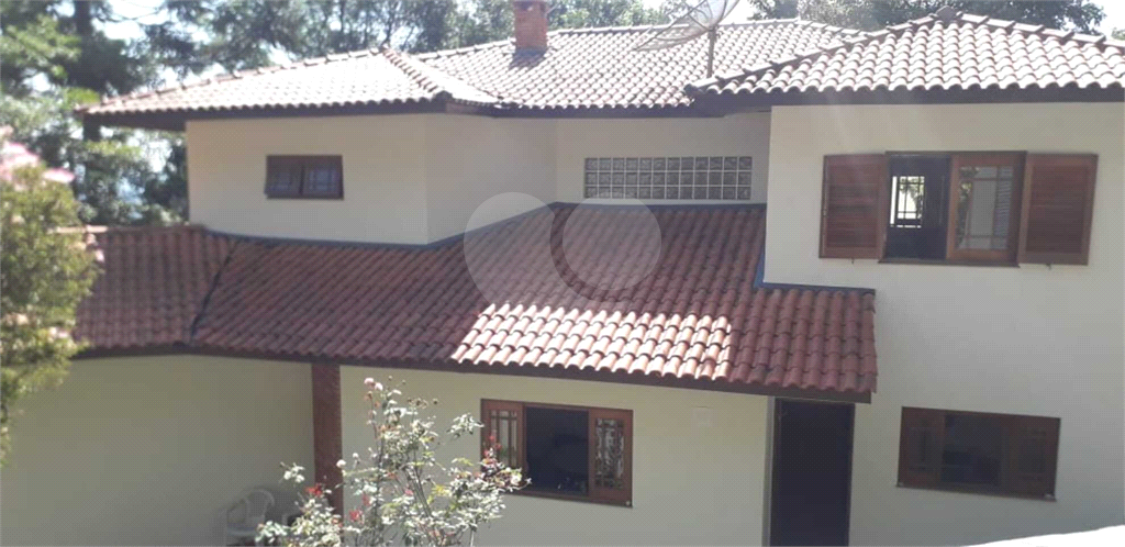 Casa de Condomínio à venda com 3 quartos, 250m² - Foto 1