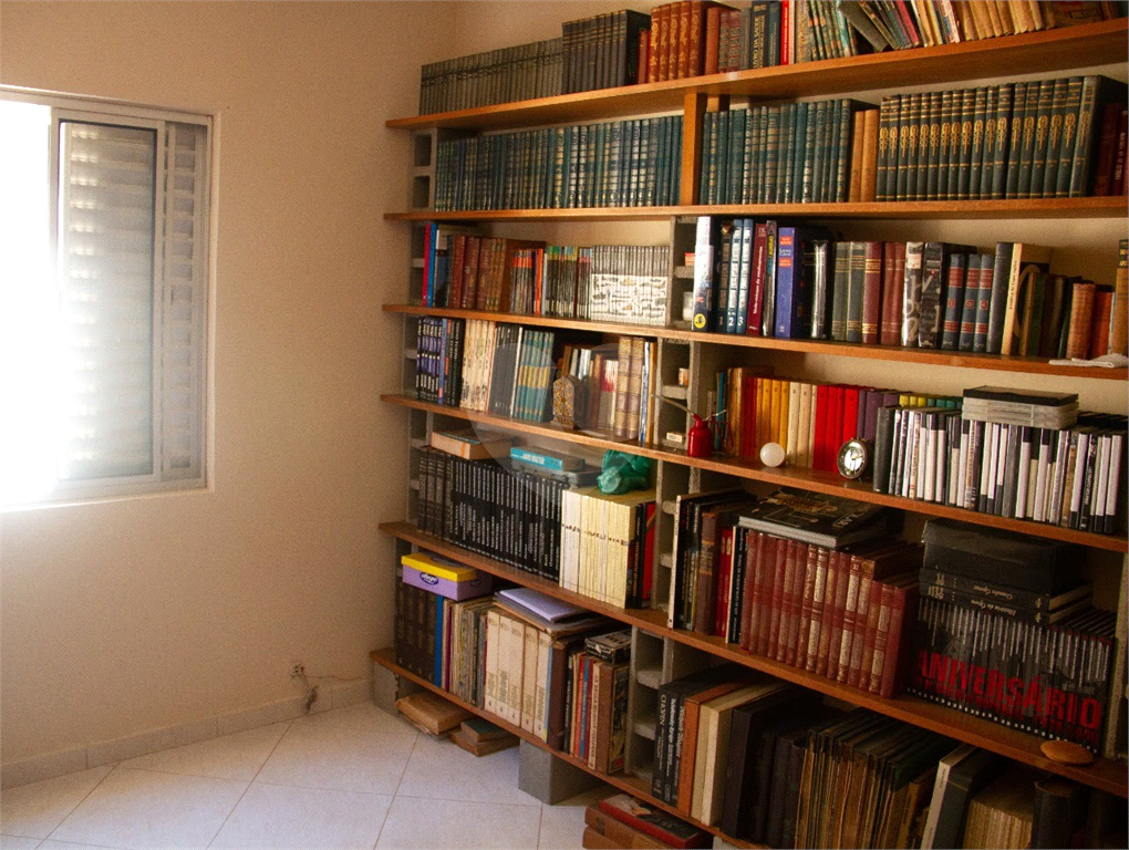Casa térrea com 3 quartos e 2 vagas no Tremembé