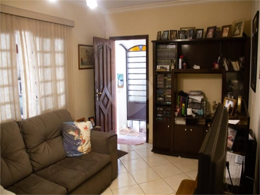 Casa térrea com 3 quartos e 2 vagas no Tremembé