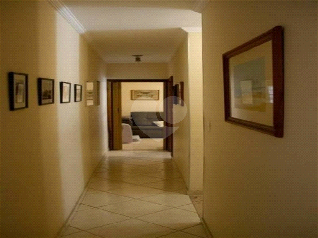 Casa térrea com 3 quartos e 2 vagas no Tremembé
