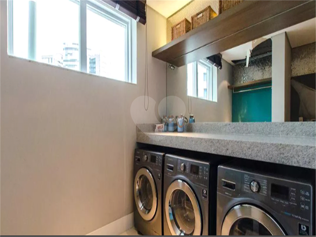 APARTAMENTO em PINHEIROS