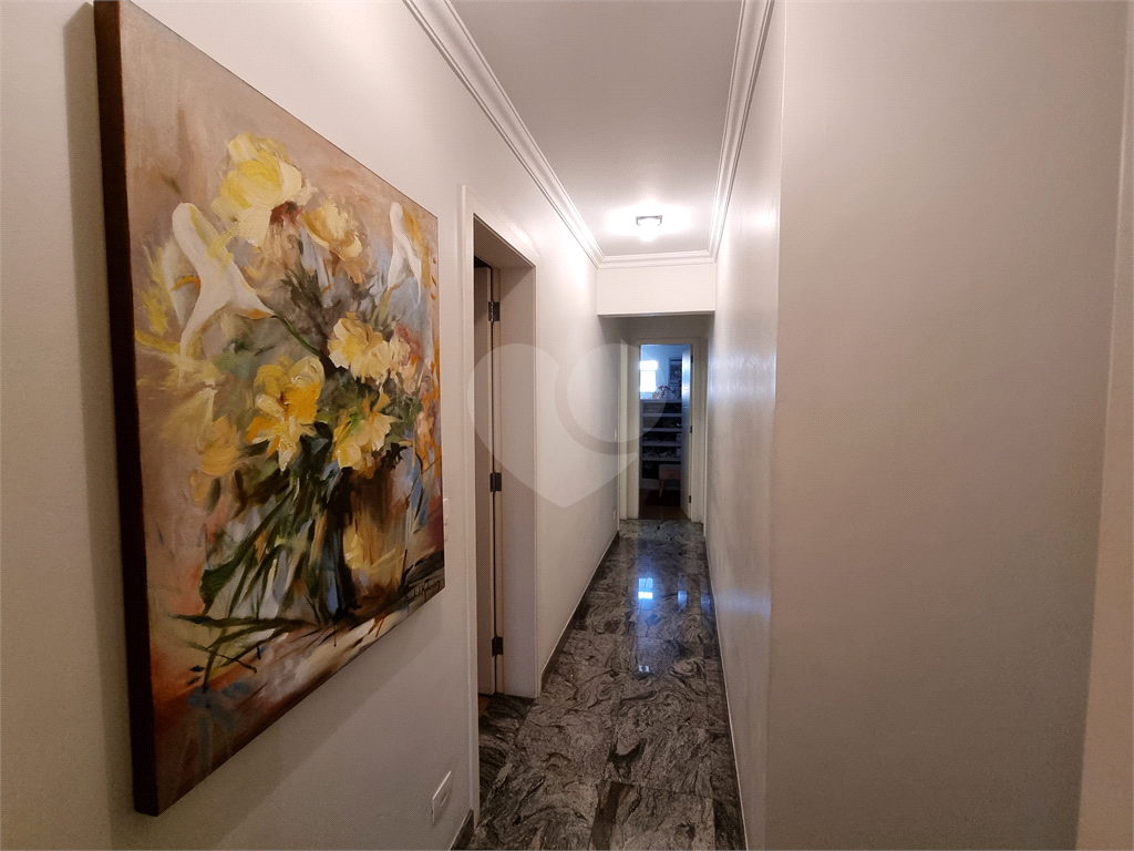Apartamento amplo e totalmente reformado no Jardim São Paulo, um por andar.