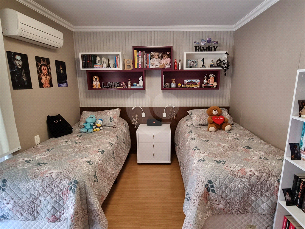 Apartamento amplo e totalmente reformado no Jardim São Paulo, um por andar.