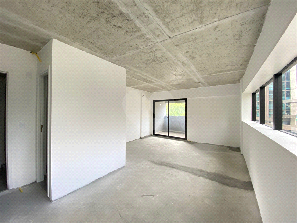 Oportunidade Sala Comercial de 39m2 com 01 vaga de garagem ao lado do Metro.