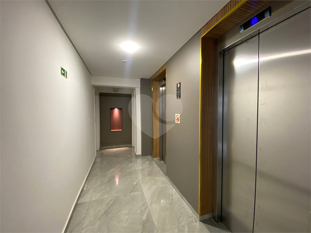 Oportunidade Sala Comercial de 39m2 com 01 vaga de garagem ao lado do Metro.