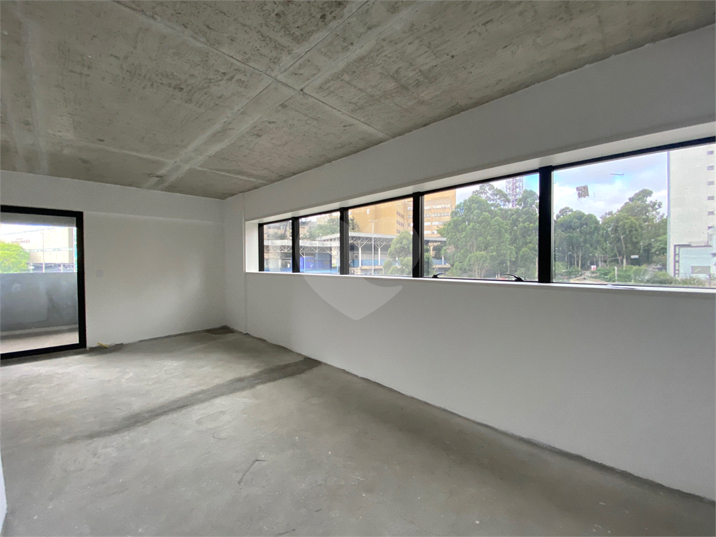 Oportunidade Sala Comercial de 39m2 com 01 vaga de garagem ao lado do Metro.