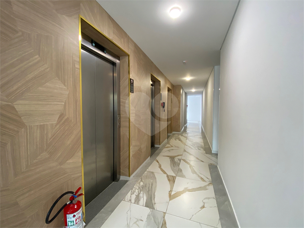 Oportunidade Sala Comercial de 39m2 com 01 vaga de garagem ao lado do Metro.