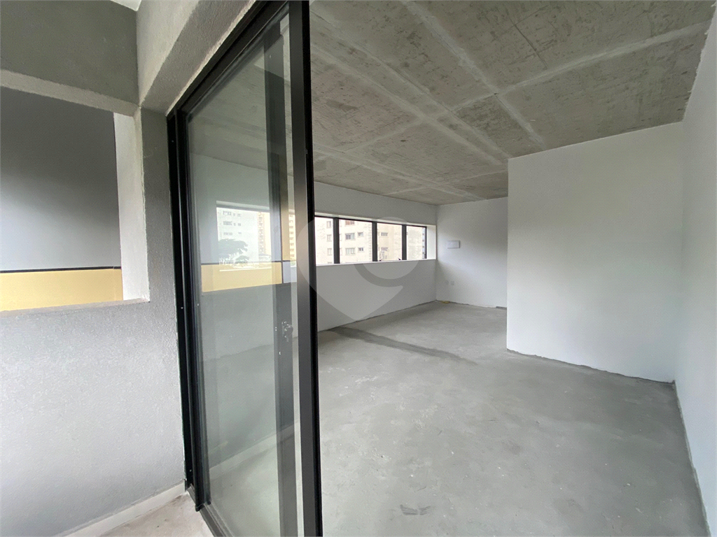 Oportunidade Sala Comercial de 39m2 com 01 vaga de garagem ao lado do Metro.