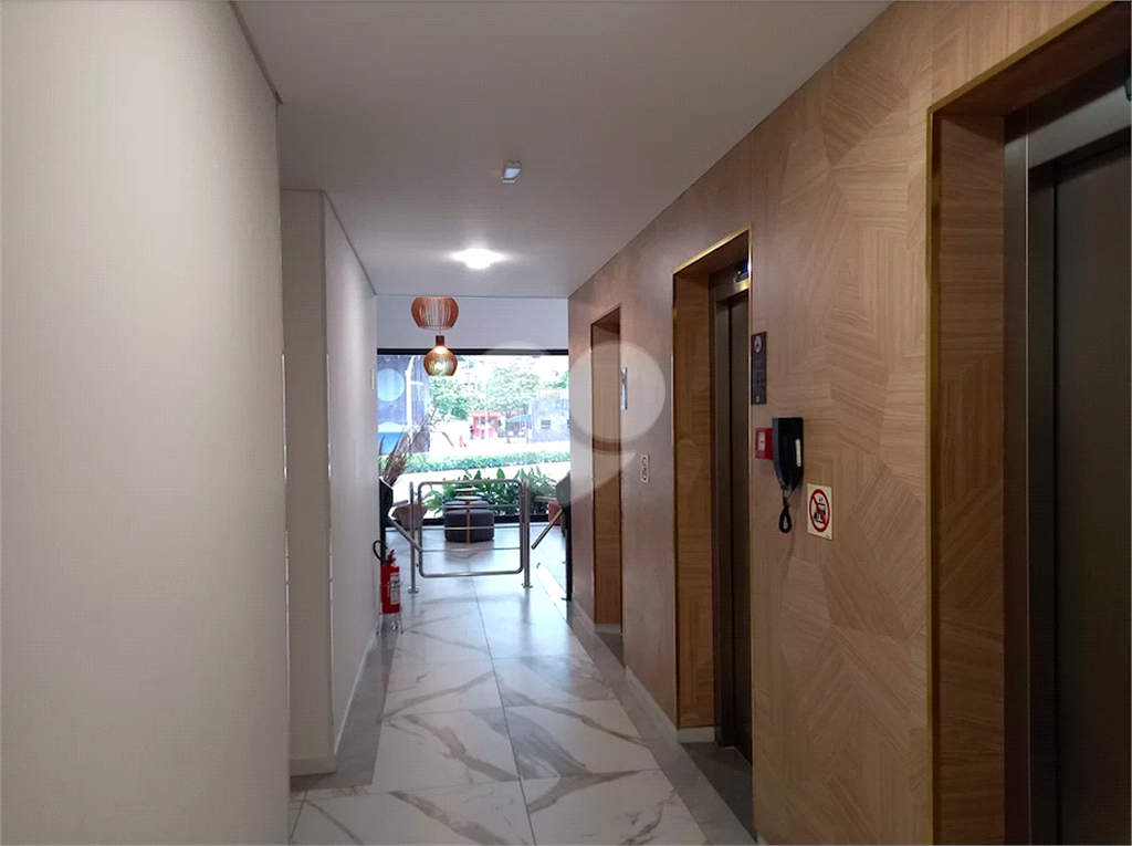 Oportunidade Sala Comercial de 51m2 com 01 vaga de garagem em Prédio Novo