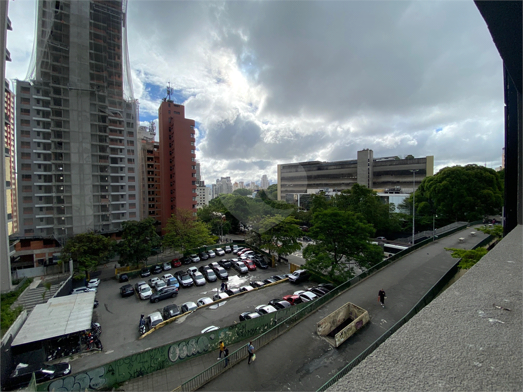 Oportunidade Sala Comercial de 51m2 com 01 vaga de garagem em Prédio Novo
