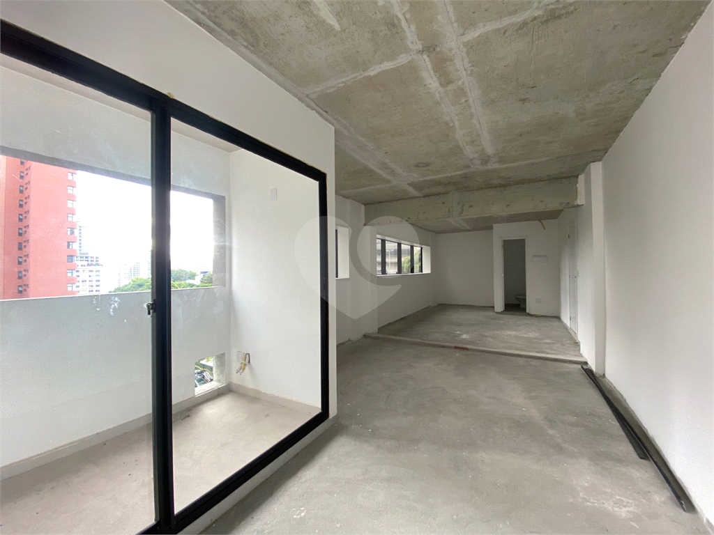 Oportunidade Sala Comercial de 51m2 com 01 vaga de garagem em Prédio Novo