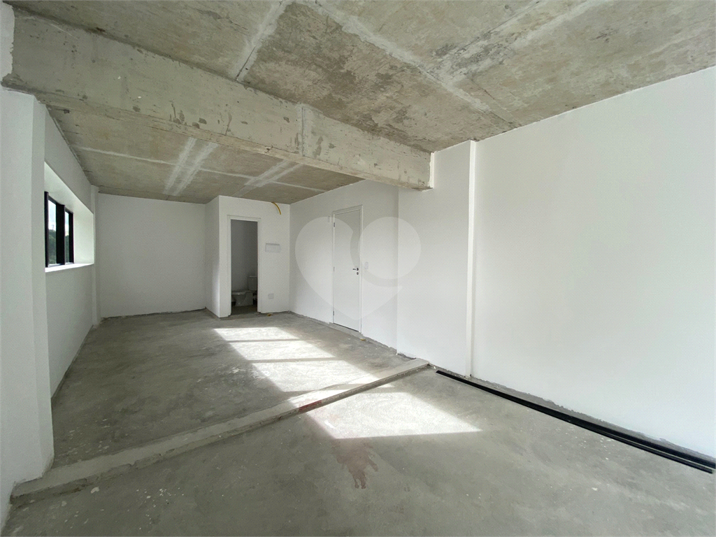 Oportunidade Sala Comercial de 51m2 com 01 vaga de garagem em Prédio Novo