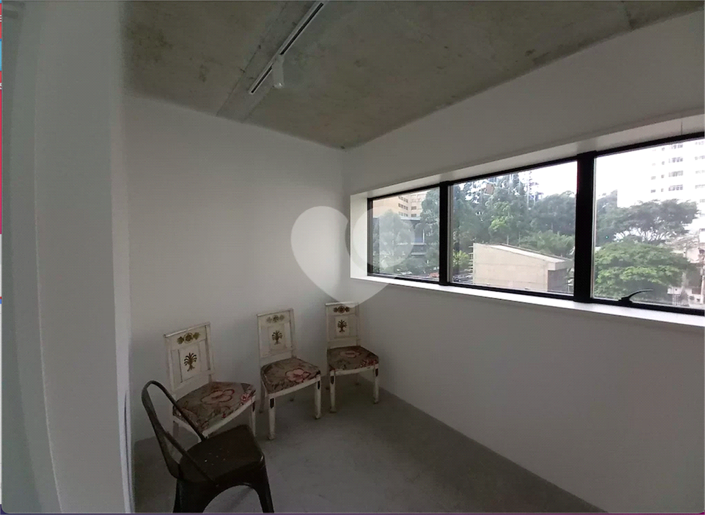 Oportunidade Sala Comercial de 51m2 com 01 vaga de garagem em Prédio Novo