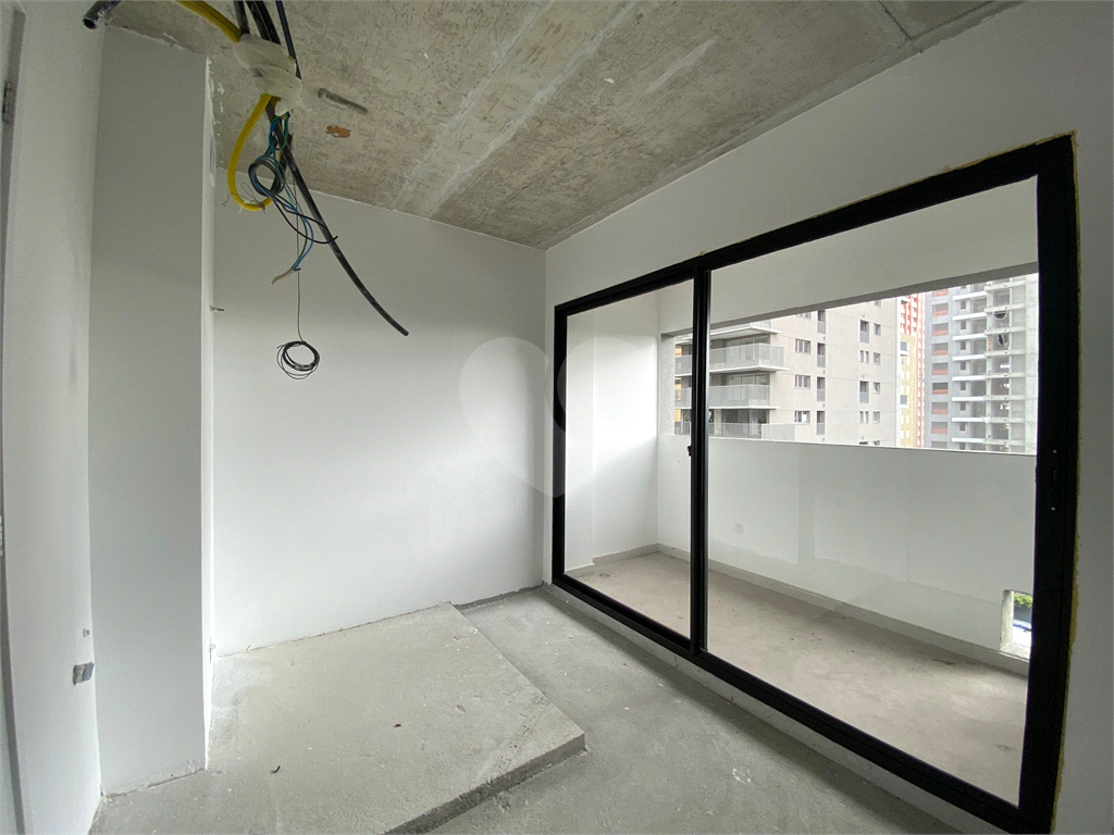 Oportunidade Sala Comercial de 51m2 com 01 vaga de garagem em Prédio Novo