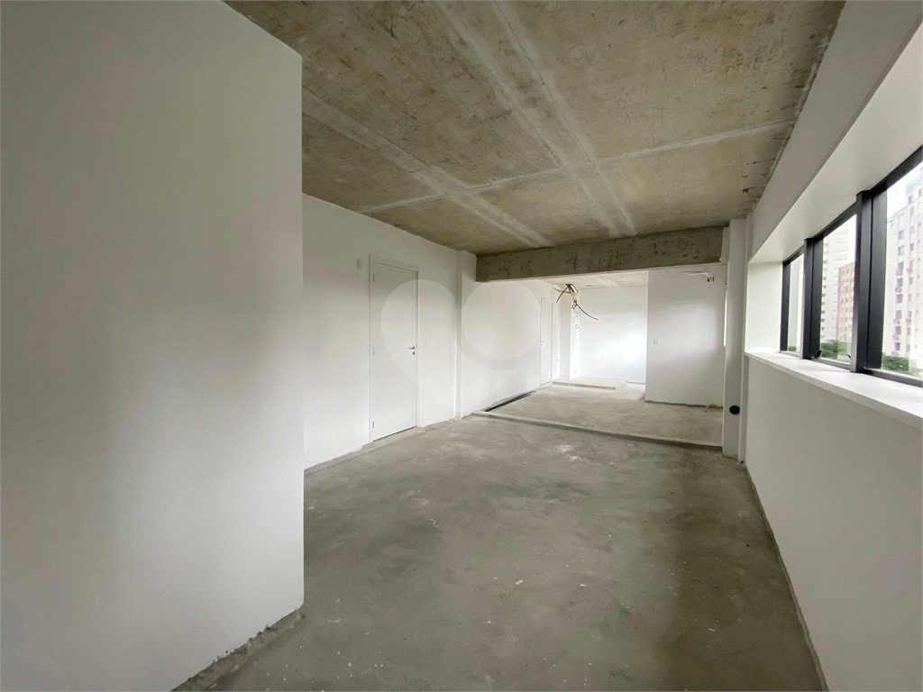 Oportunidade Sala Comercial de 51m2 com 01 vaga de garagem em Prédio Novo
