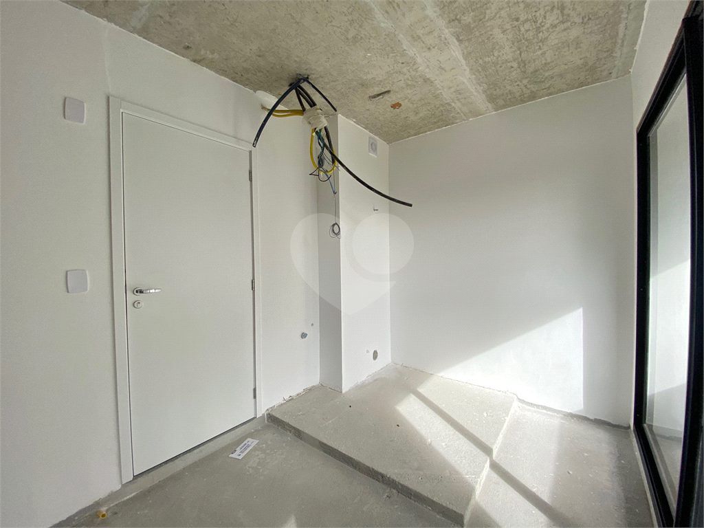 Oportunidade Sala Comercial de 51m2 com 01 vaga de garagem em Prédio Novo