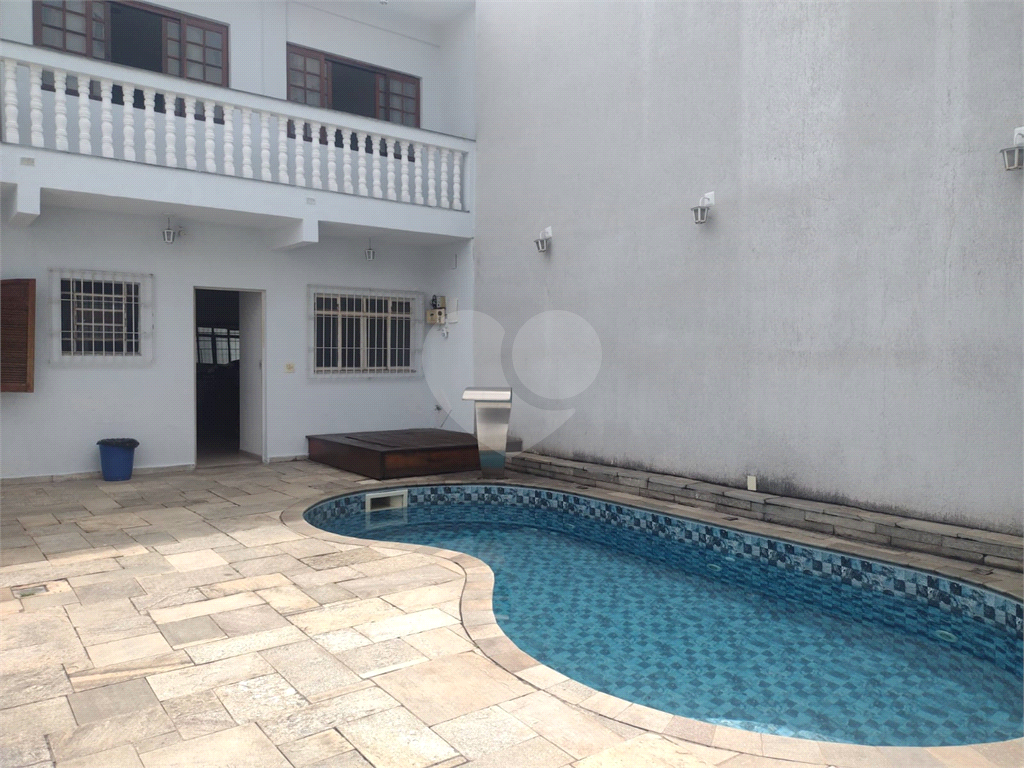 Sobrado à venda com 5 quartos, 250m² - Foto 1