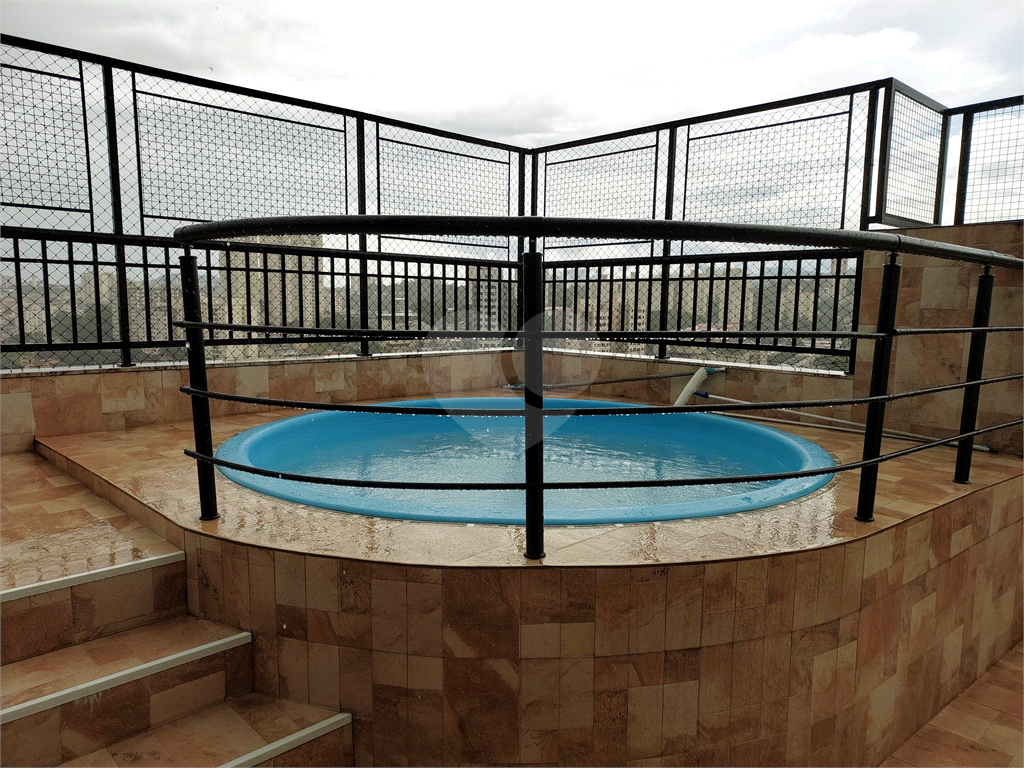 Cobertura duplex com 154m² vista livre, área de lazer privativa com piscina e churrasqueira