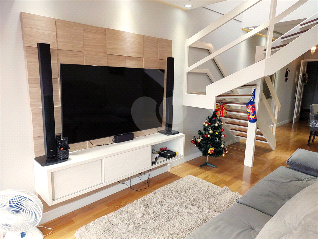 Cobertura duplex com 154m² vista livre, área de lazer privativa com piscina e churrasqueira
