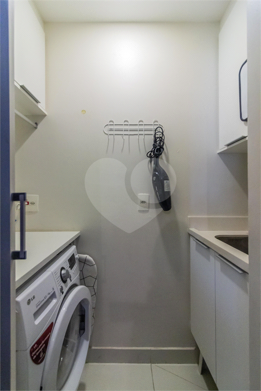 APARTAMENTO À VENDA REFORMADO E MOBILIADO COM 1 QUARTO, 58 M2 AU NO BAIRRO PARAÍSO.
