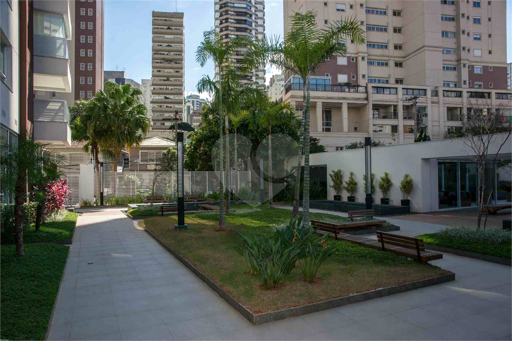APARTAMENTO À VENDA REFORMADO E MOBILIADO COM 1 QUARTO, 58 M2 AU NO BAIRRO PARAÍSO.