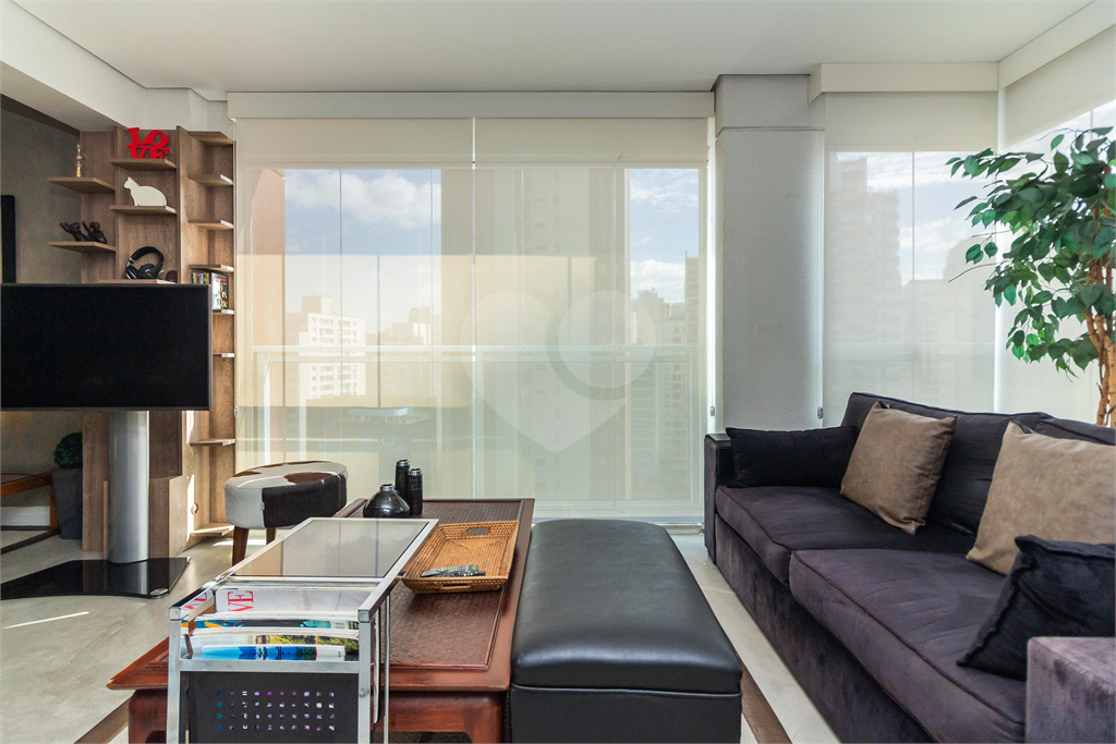 APARTAMENTO À VENDA REFORMADO E MOBILIADO COM 1 QUARTO, 58 M2 AU NO BAIRRO PARAÍSO.
