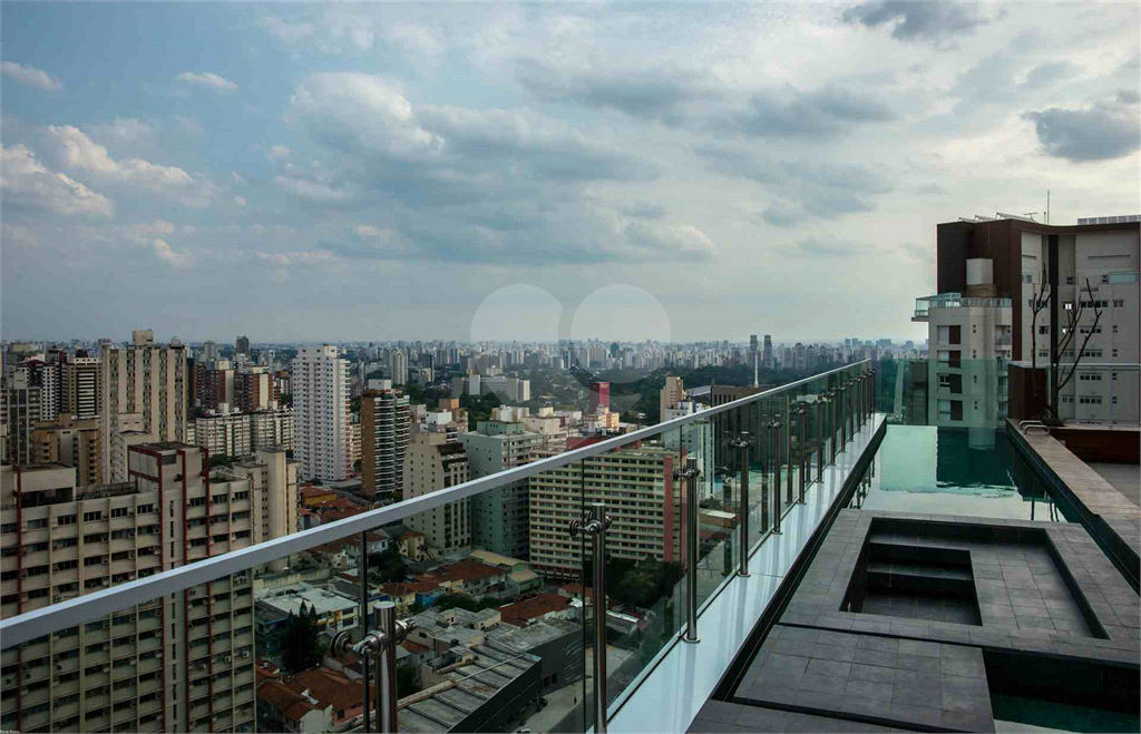 APARTAMENTO À VENDA REFORMADO E MOBILIADO COM 1 QUARTO, 58 M2 AU NO BAIRRO PARAÍSO.