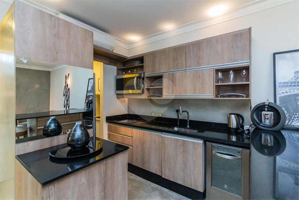 APARTAMENTO À VENDA REFORMADO E MOBILIADO COM 1 QUARTO, 58 M2 AU NO BAIRRO PARAÍSO.