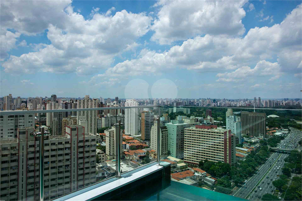 APARTAMENTO À VENDA REFORMADO E MOBILIADO COM 1 QUARTO, 58 M2 AU NO BAIRRO PARAÍSO.