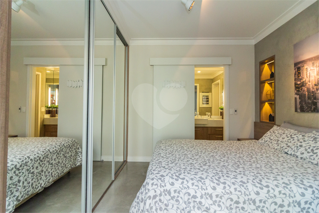 APARTAMENTO À VENDA REFORMADO E MOBILIADO COM 1 QUARTO, 58 M2 AU NO BAIRRO PARAÍSO.