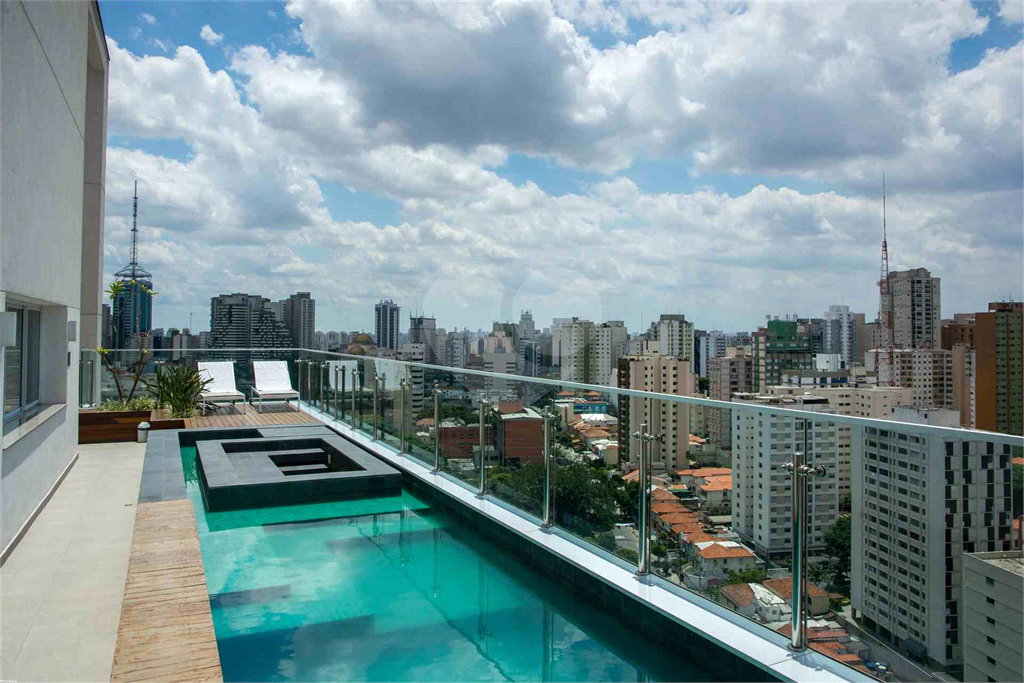 APARTAMENTO À VENDA REFORMADO E MOBILIADO COM 1 QUARTO, 58 M2 AU NO BAIRRO PARAÍSO.