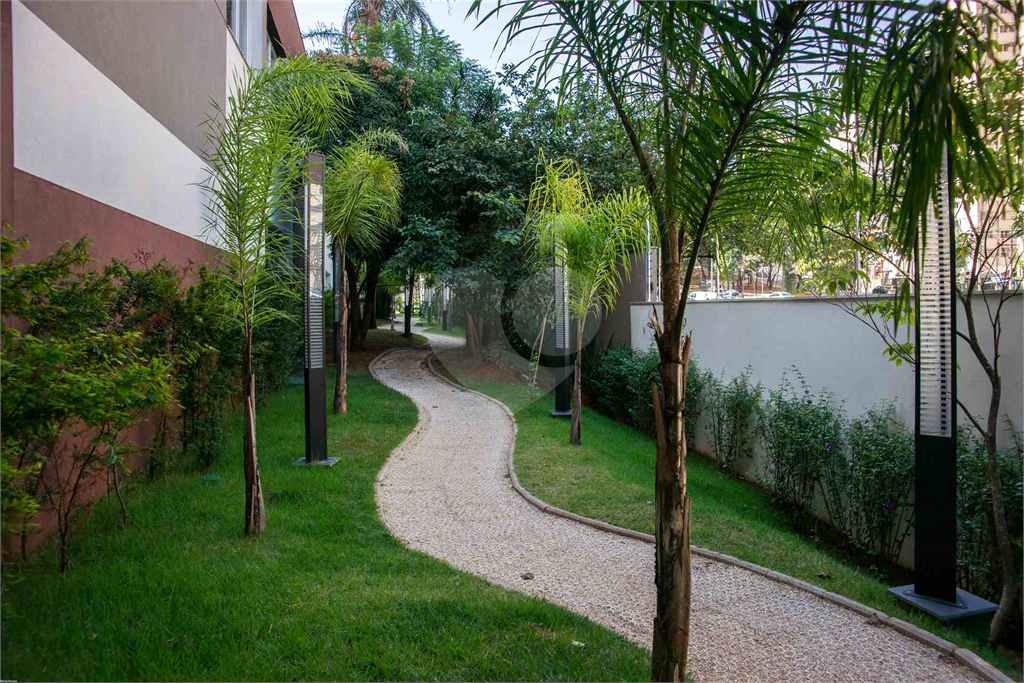 APARTAMENTO À VENDA REFORMADO E MOBILIADO COM 1 QUARTO, 58 M2 AU NO BAIRRO PARAÍSO.