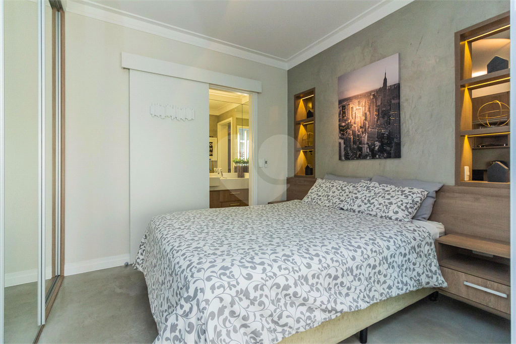 APARTAMENTO À VENDA REFORMADO E MOBILIADO COM 1 QUARTO, 58 M2 AU NO BAIRRO PARAÍSO.