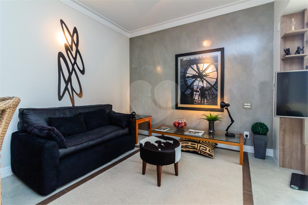 APARTAMENTO À VENDA REFORMADO E MOBILIADO COM 1 QUARTO, 58 M2 AU NO BAIRRO PARAÍSO.