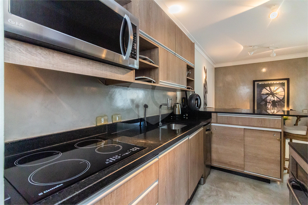 APARTAMENTO À VENDA REFORMADO E MOBILIADO COM 1 QUARTO, 58 M2 AU NO BAIRRO PARAÍSO.