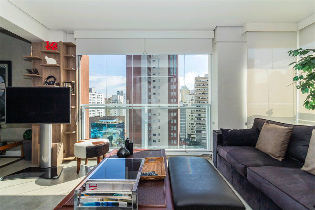 APARTAMENTO À VENDA REFORMADO E MOBILIADO COM 1 QUARTO, 58 M2 AU NO BAIRRO PARAÍSO.
