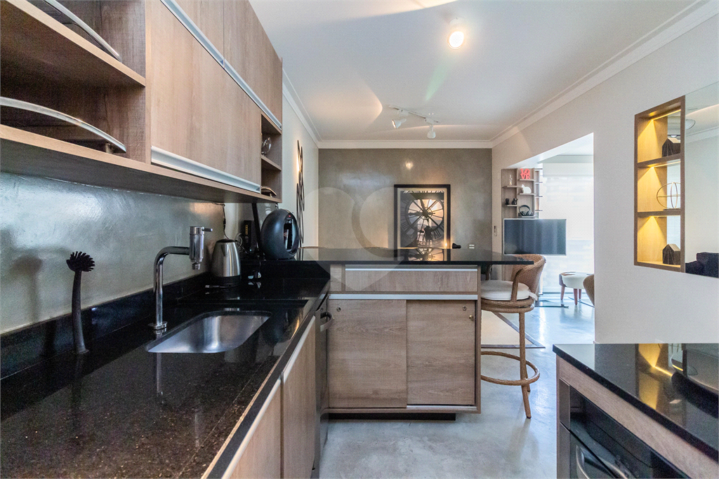APARTAMENTO À VENDA REFORMADO E MOBILIADO COM 1 QUARTO, 58 M2 AU NO BAIRRO PARAÍSO.