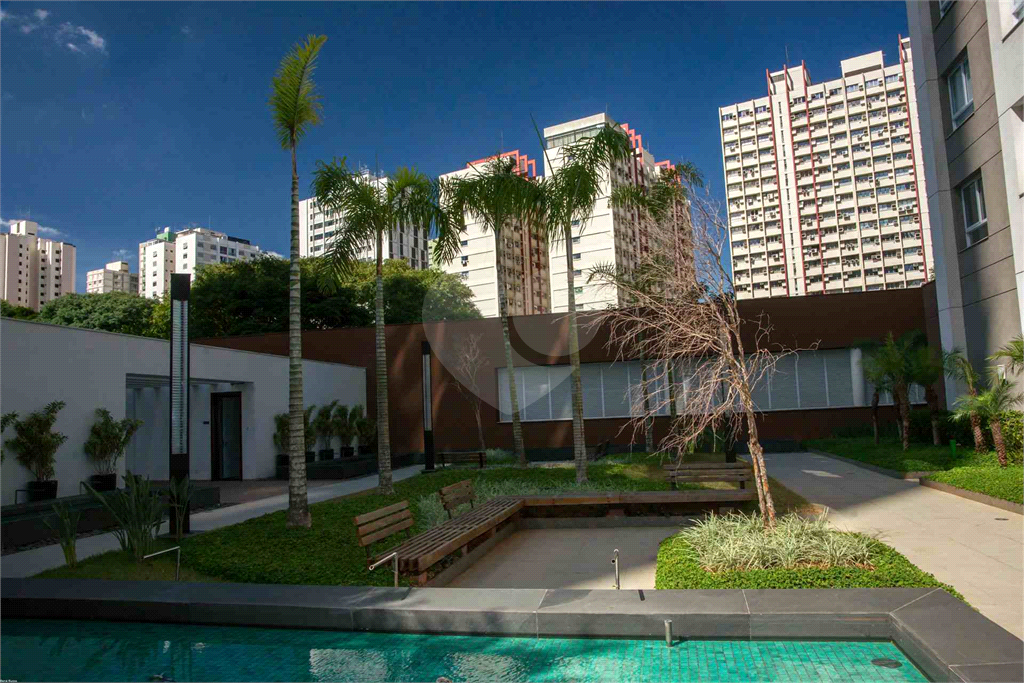 APARTAMENTO À VENDA REFORMADO E MOBILIADO COM 1 QUARTO, 58 M2 AU NO BAIRRO PARAÍSO.
