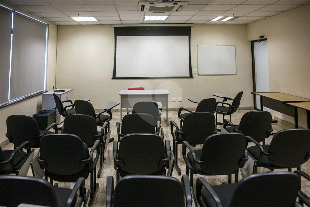 SALA COMERCIAL À VENDA NO JARDIM PAULISTA.