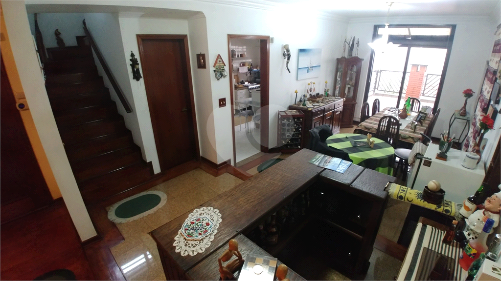 Sobrado para Venda, 260m2, 3 quartos (1 suíte), quintal, churrasqueira. 4 vagas. Santana