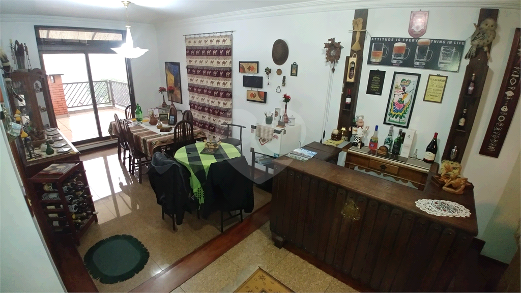 Sobrado para Venda, 260m2, 3 quartos (1 suíte), quintal, churrasqueira. 4 vagas. Santana