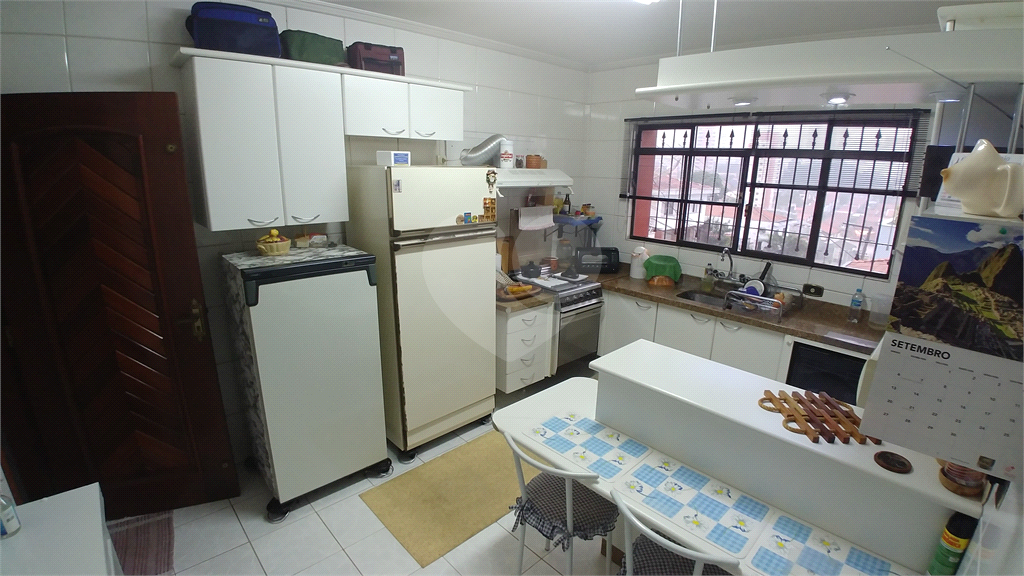 Sobrado para Venda, 260m2, 3 quartos (1 suíte), quintal, churrasqueira. 4 vagas. Santana