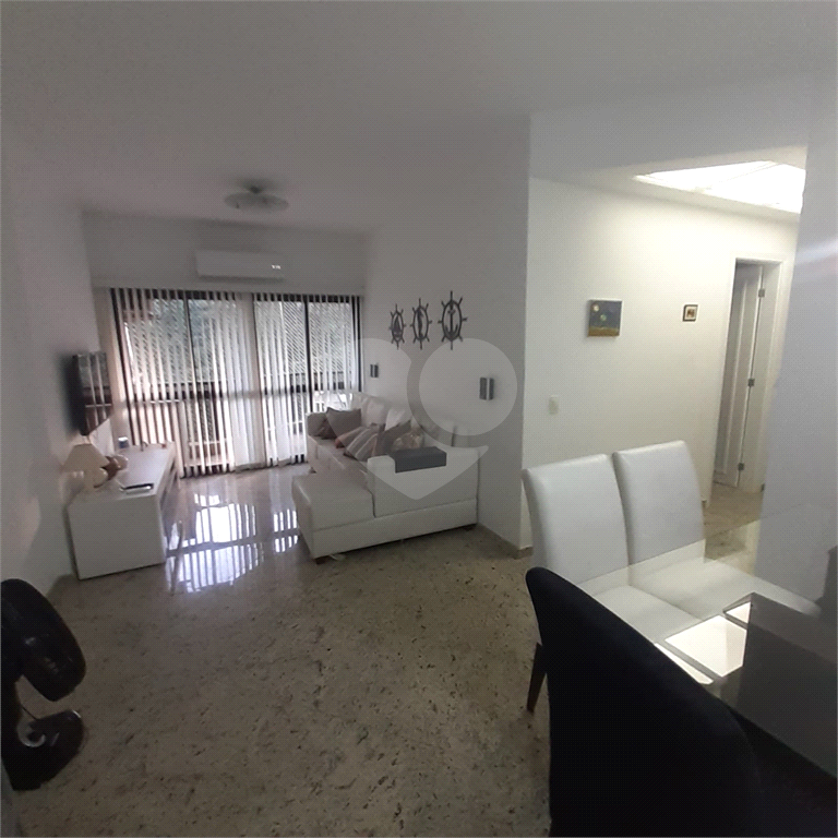 Apartamento no Guarujá com móveis planejados