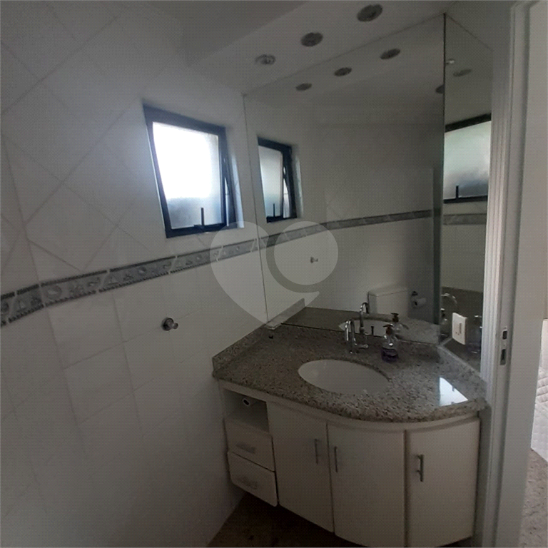 Apartamento no Guarujá com móveis planejados