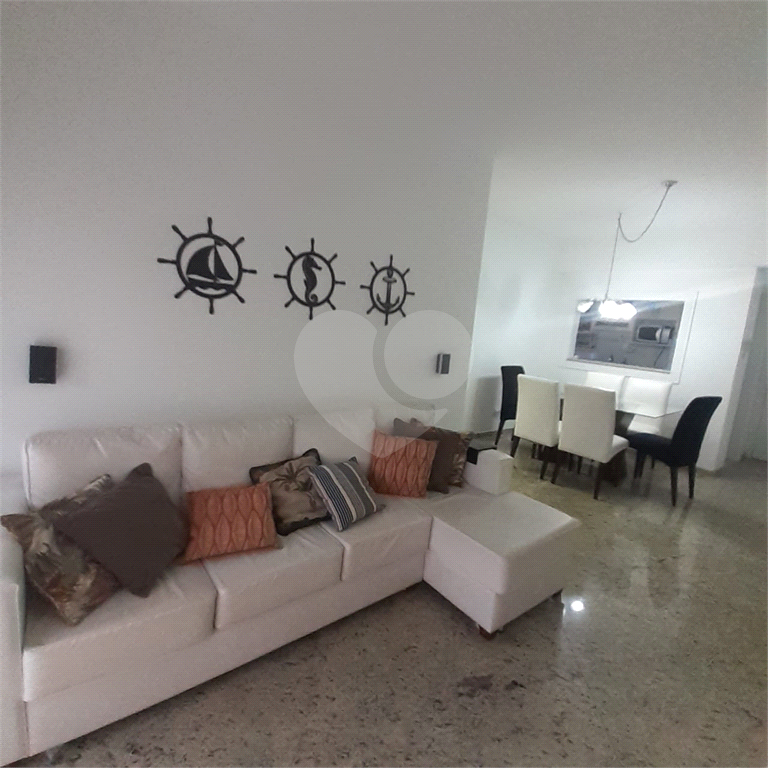 Apartamento no Guarujá com móveis planejados