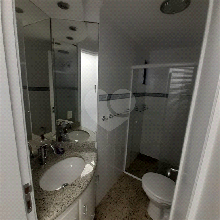 Apartamento no Guarujá com móveis planejados