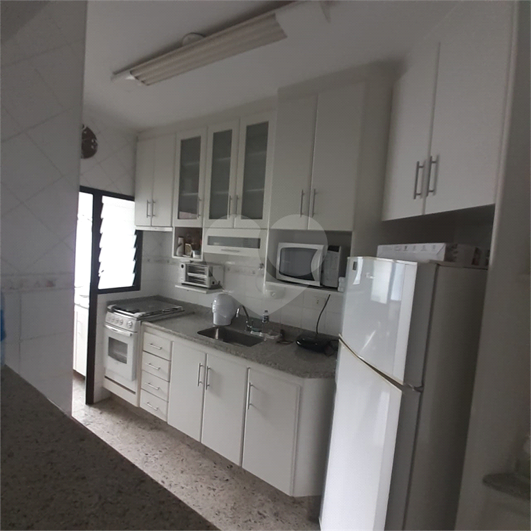 Apartamento no Guarujá com móveis planejados